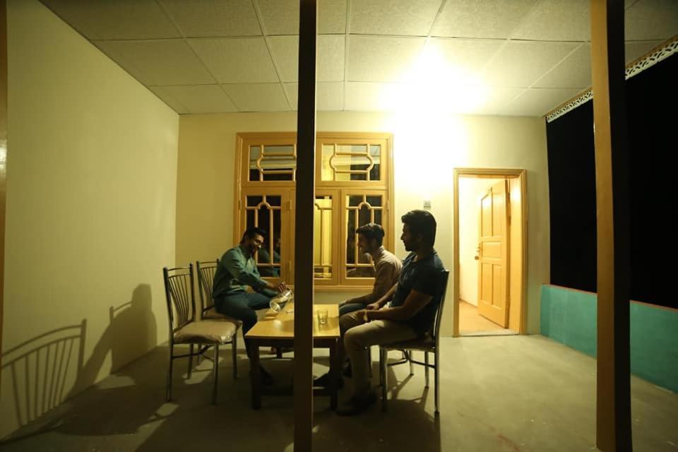 Eden Lake View Hotel Karimabad  Esterno foto